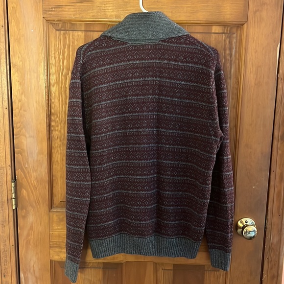 Gap gray and maroon cardigan - Picture 5 of 5